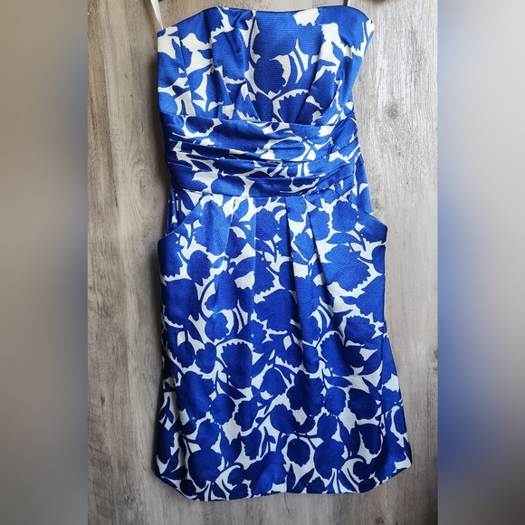 David's Bridal Slim Charmeuse Print Dress with Ruched Waist Royal Blue/ White 10 - Picture 2 of 6